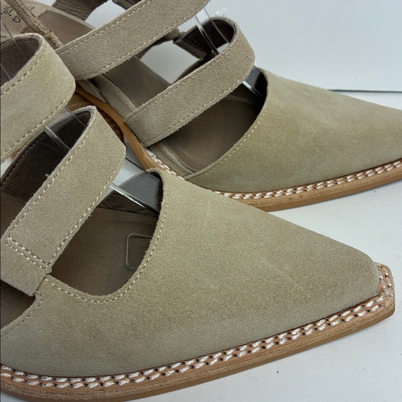Jeffrey Campbell Caroline Beige Suede Ankle Strap Pointy Pumps 8 Slingback NEW - Picture 3 of 16